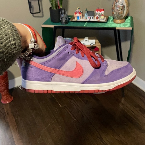 6M plum Dunks - Picture 2 of 6
